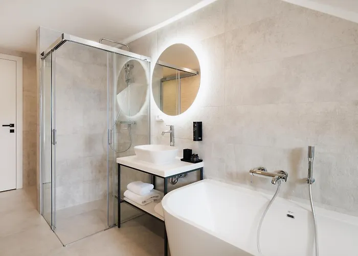 Nobilis Aparthotel 4*